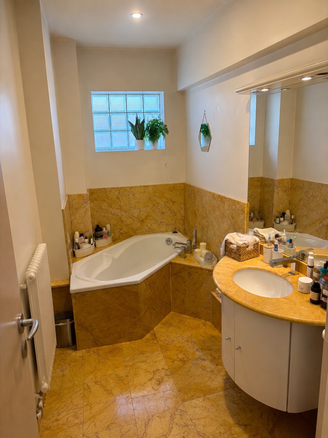 Avant : salle de bain d'origine