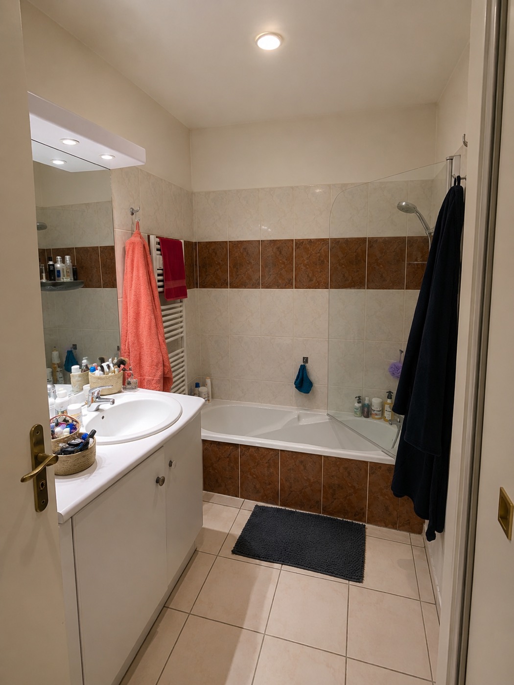 Avant : salle de bain d'origine
